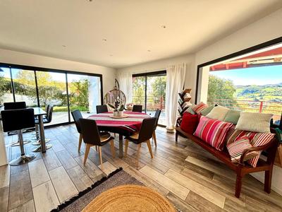 Maison - 121 m² - 4 pièces