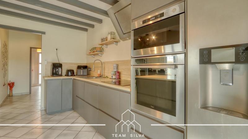 Maison - 200 m² - 5 pièces