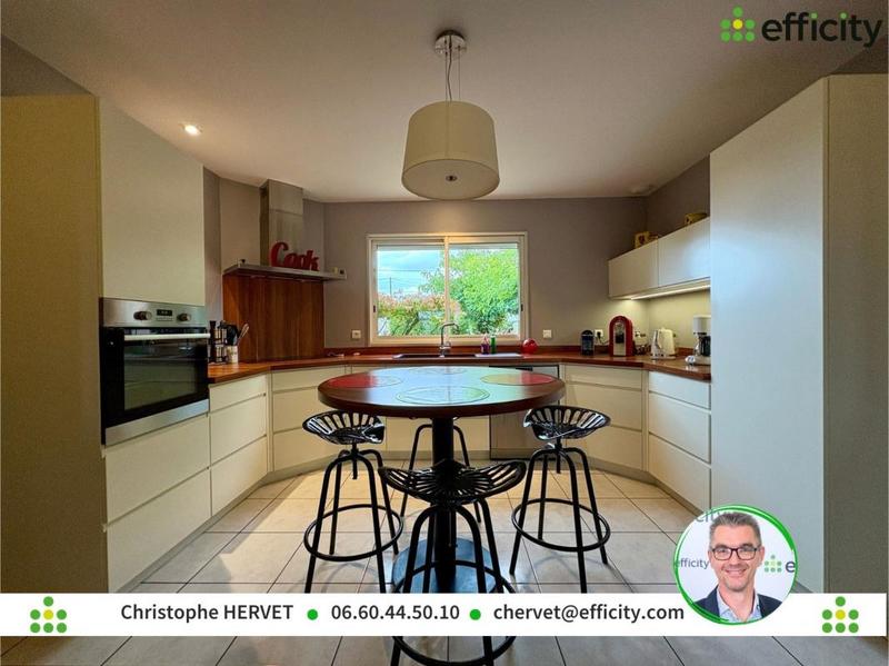 Pavillon - 238 m² - 8 pièces