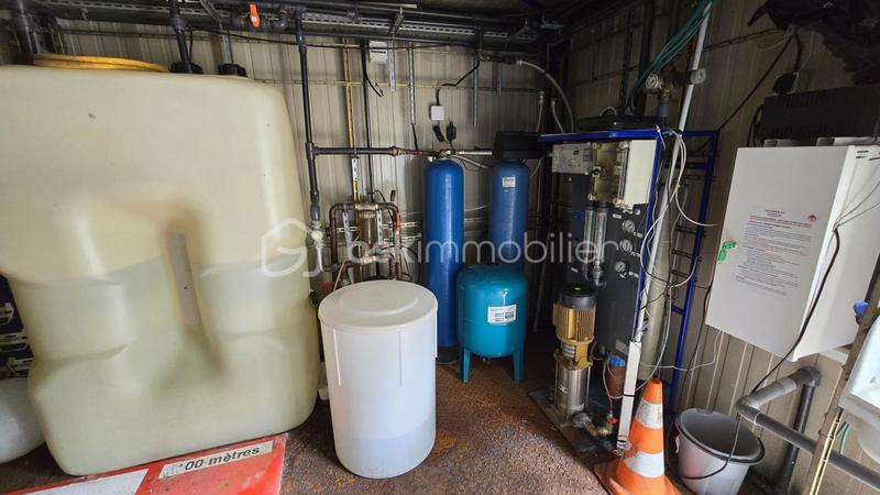 Local commercial - 851 m² - 1 pièce