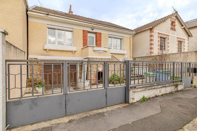 Maison - 95 m² - 5 pièces