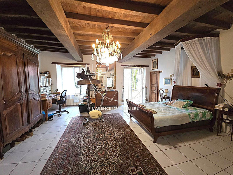 Maison ancienne - 296 m² - 8 pièces