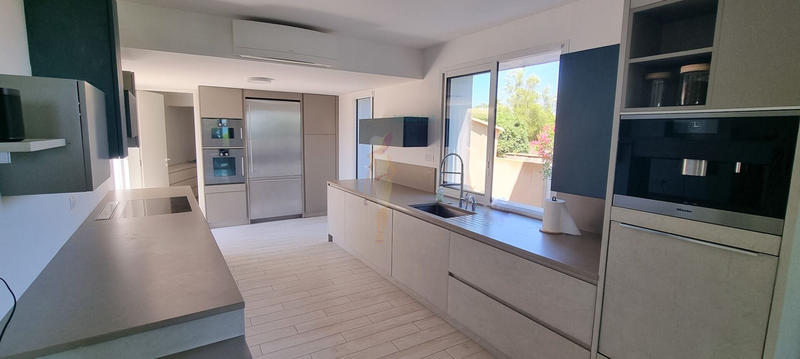 Villa - 211 m² - 7 pièces