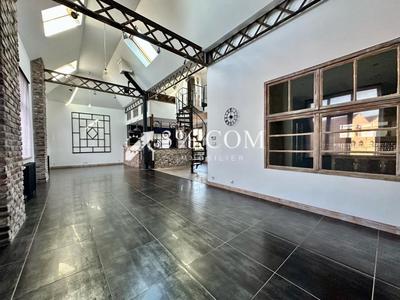 Loft - 143 m² - 5 pièces