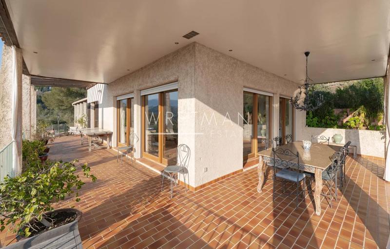 Maison - 269 m² - 9 pièces