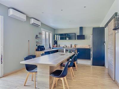 Maison - 200 m² - 5 pièces