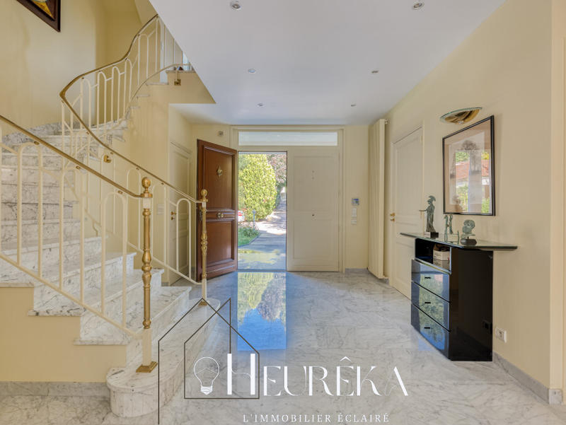 Maison - 320 m² - 8 pièces