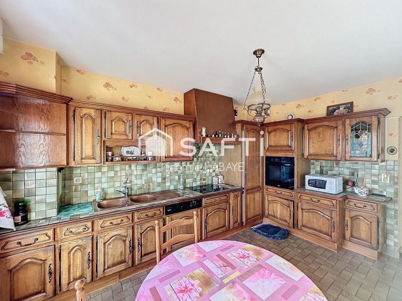 Maison - 211 m² - 7 pièces