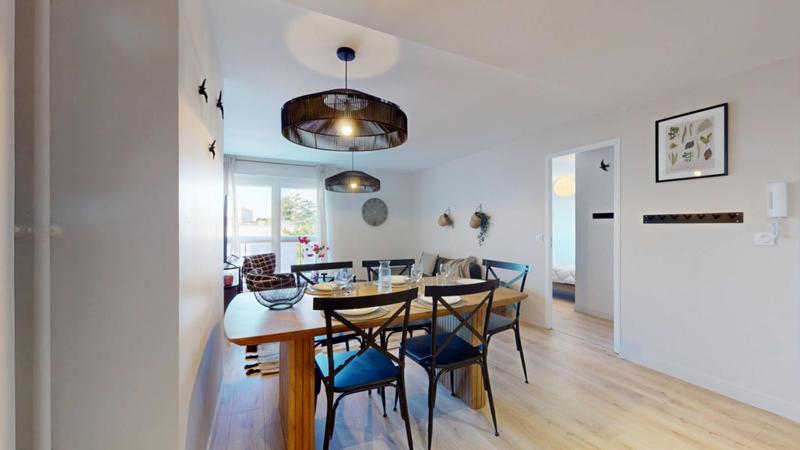 Appartement - 99 m² - 6 pièces