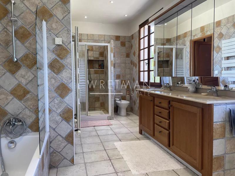 Villa - 238 m² - 8 pièces