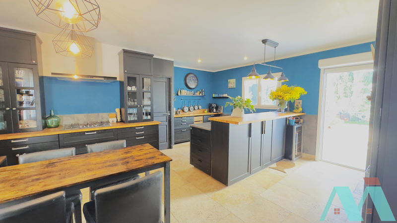 Maison - 190 m² - 7 pièces