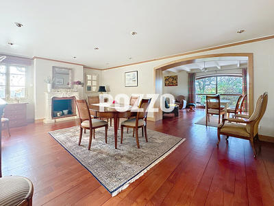 Maison - 270 m² - 10 pièces