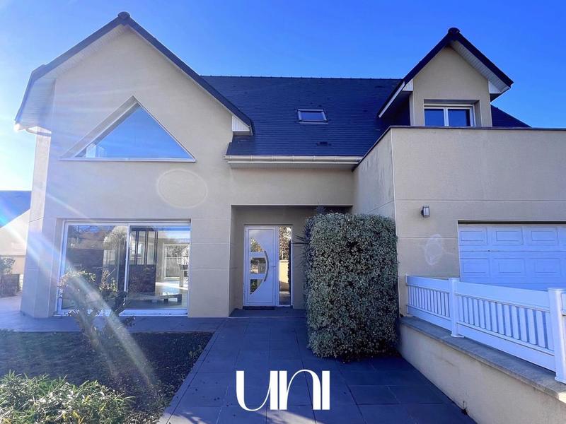 Maison - 235 m² - 8 pièces