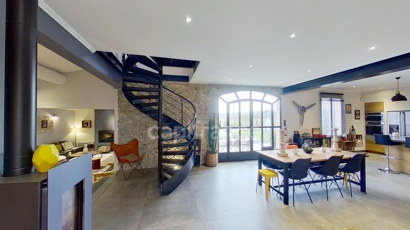 Maison - 200 m² - 6 pièces