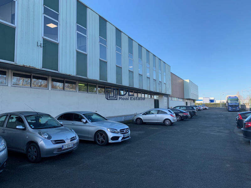 Entrepôt - 5 857 m²