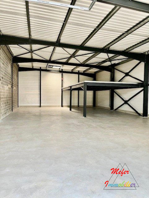 Local d'activités - 300 m² - 1 pièce