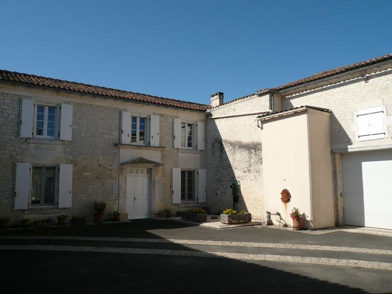 Maison - 350 m² - 9 pièces