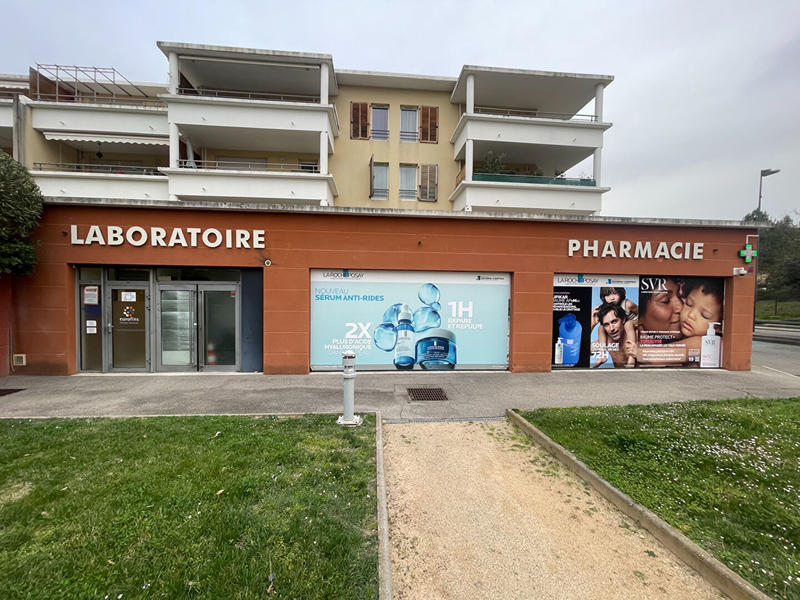 Local commercial - 114 m² - 4 pièces