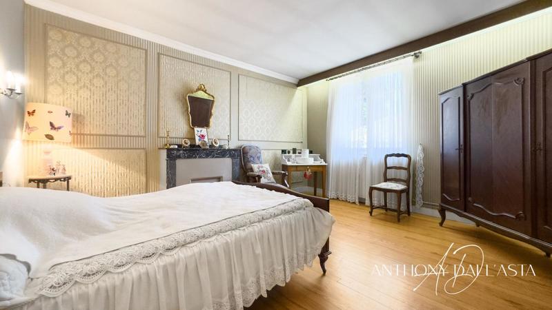 Maison - 207 m² - 6 pièces