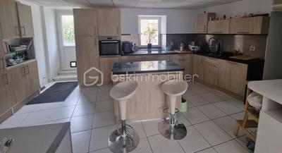 Maison - 271 m² - 9 pièces