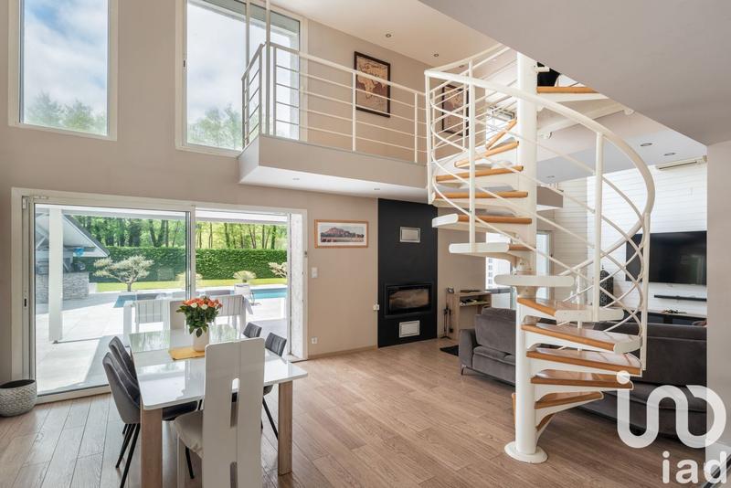 Maison - 249 m² - 6 pièces