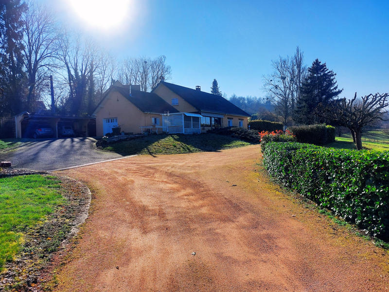 Maison - 140 m² - 6 pièces