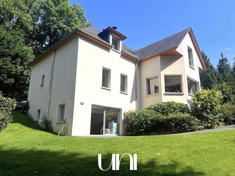Maison - 264 m² - 8 pièces