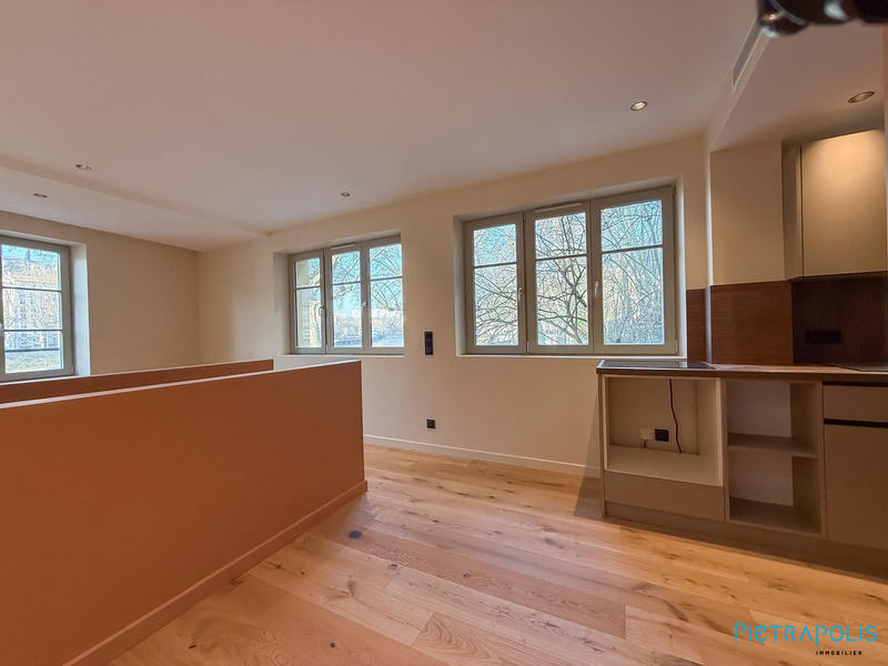 Appartement - 84 m² - 2 pièces