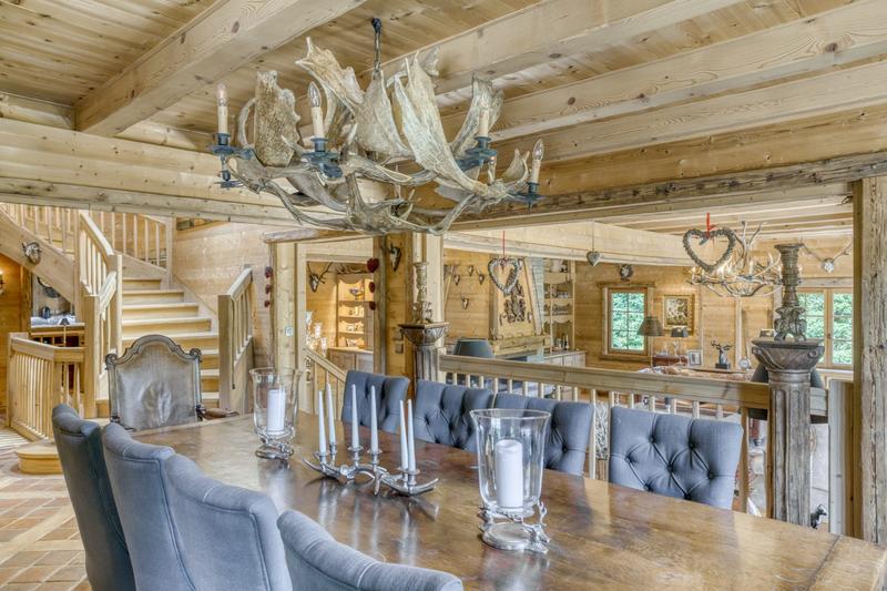 Châlet - 383 m² - 8 pièces