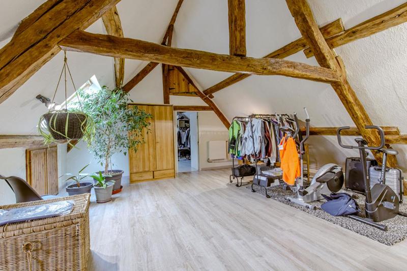 Maison - 210 m² - 9 pièces