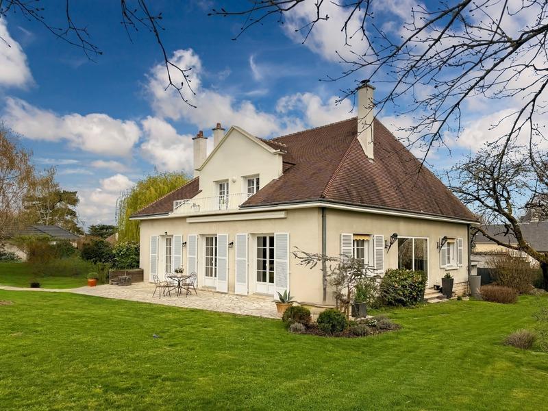 Maison - 215 m² - 8 pièces