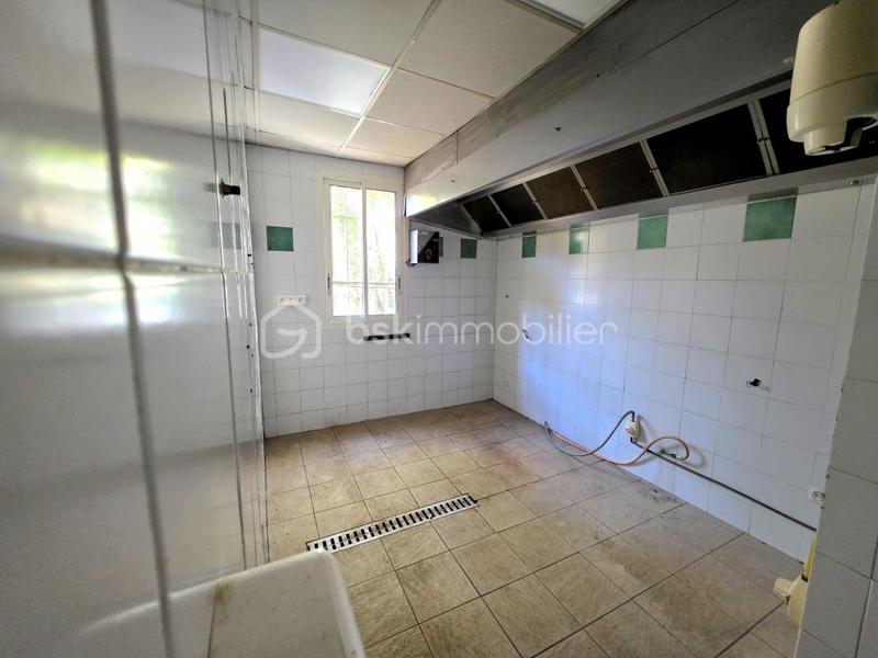 Local commercial - 99 m² - 4 pièces