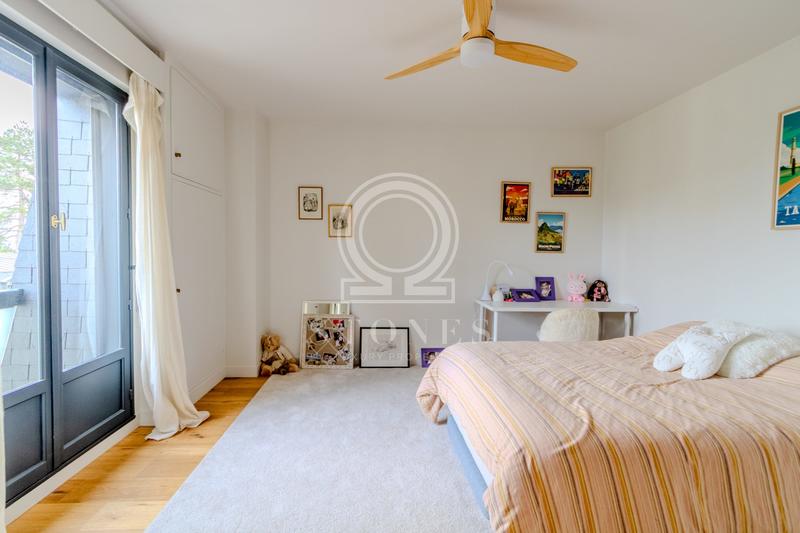 Maison - 250 m² - 8 pièces