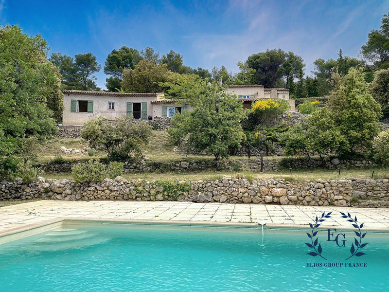 Maison traditionnelle - 218 m² - 6 pièces