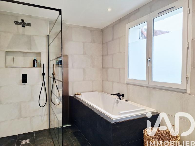 Maison - 90 m² - 5 pièces