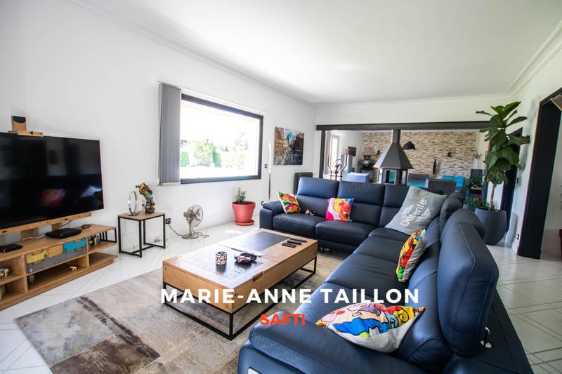 Maison - 255 m² - 8 pièces