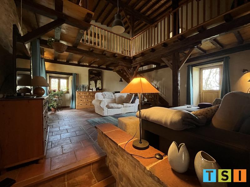 Corps de ferme - 270 m² - 9 pièces