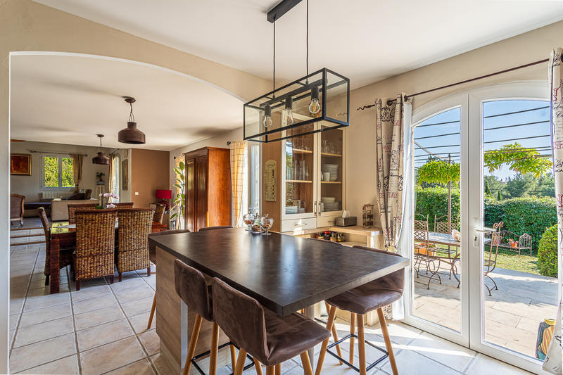 Maison - 185 m² - 8 pièces