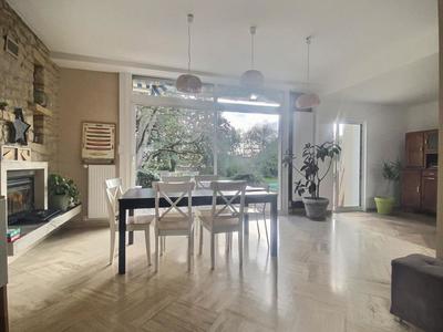 Maison - 202 m² - 7 pièces