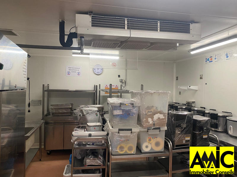 Local d'activités - 158 m²