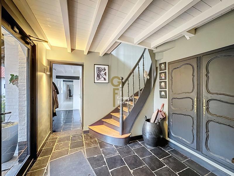 Maison - 334 m² - 7 pièces