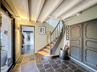 Maison - 334 m² - 7 pièces