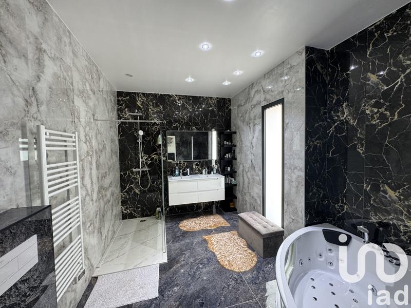 Maison de maîtres - 320 m² - 8 pièces