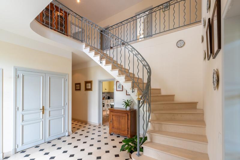 Maison - 244 m² - 5 pièces