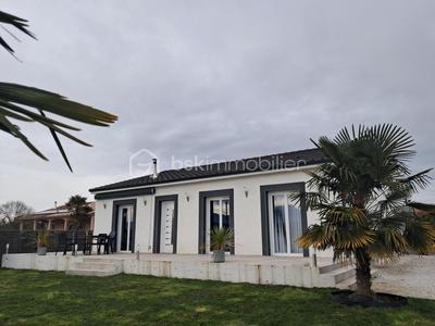 Maison - 95 m² - 4 pièces