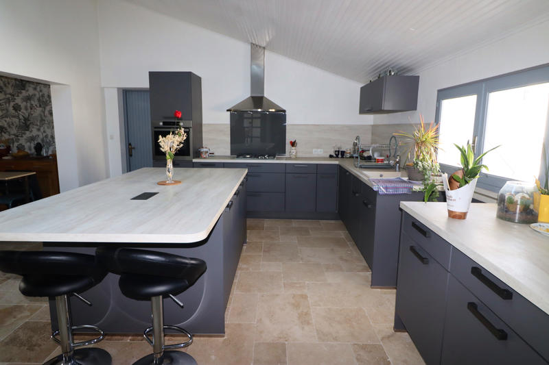 Maison - 247 m² - 10 pièces