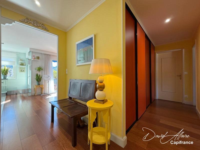 Appartement - 81 m² - 3 pièces