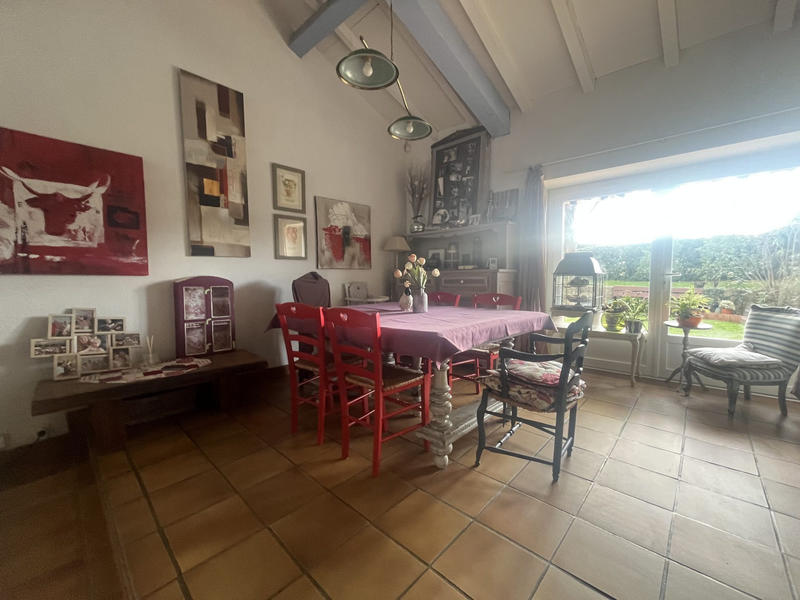 Maison - 230 m² - 8 pièces