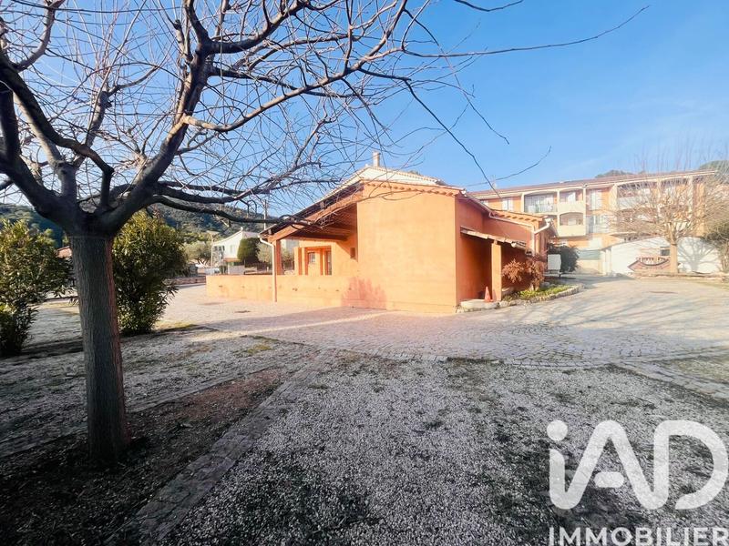 Maison - 245 m² - 12 pièces