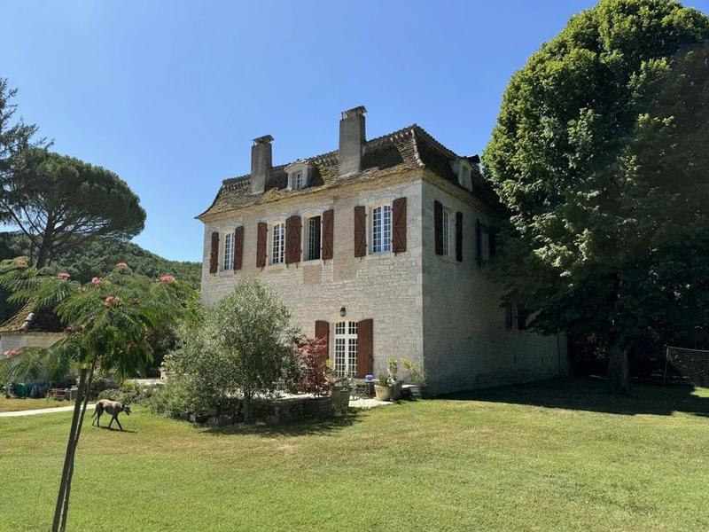 Maison de maîtres - 639 m² - 18 pièces